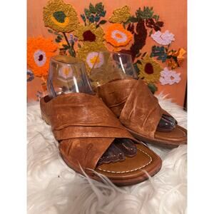 Sofft Criss Cross  Fallon Sandal Sand Butter Soft Leather Sz 9.5 Slide Comfort